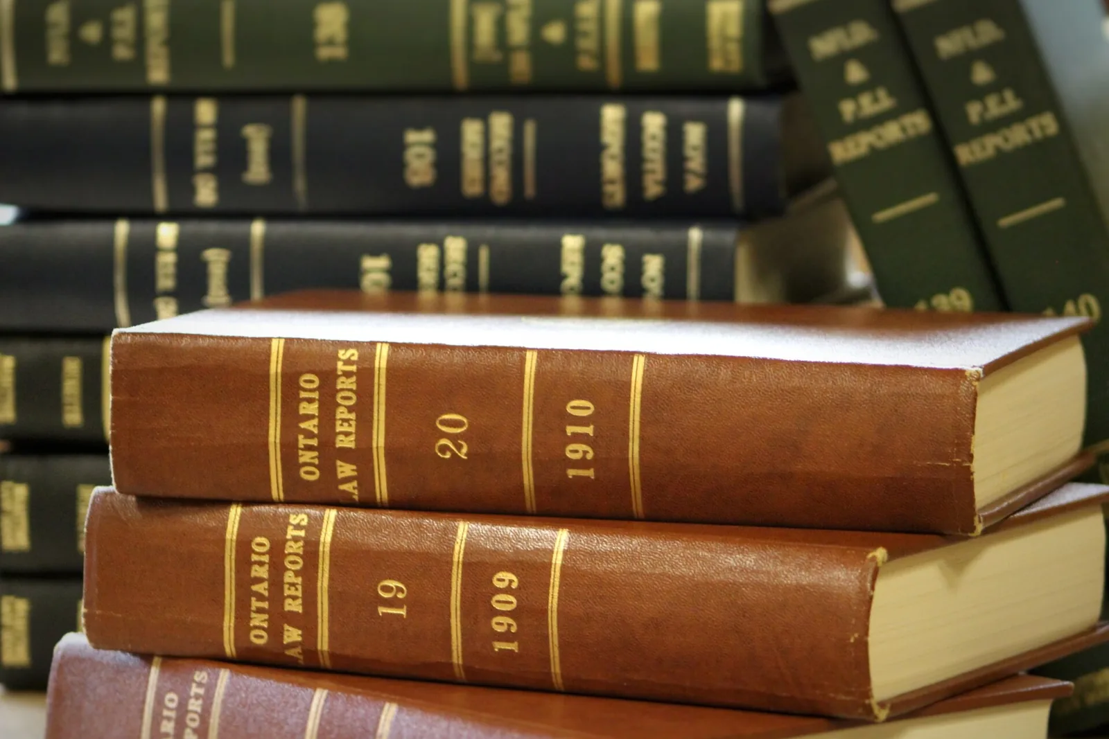 Aufgeschlagener Gesetzestext: Die Regeln, an die sich eine Indexmiete halten muss